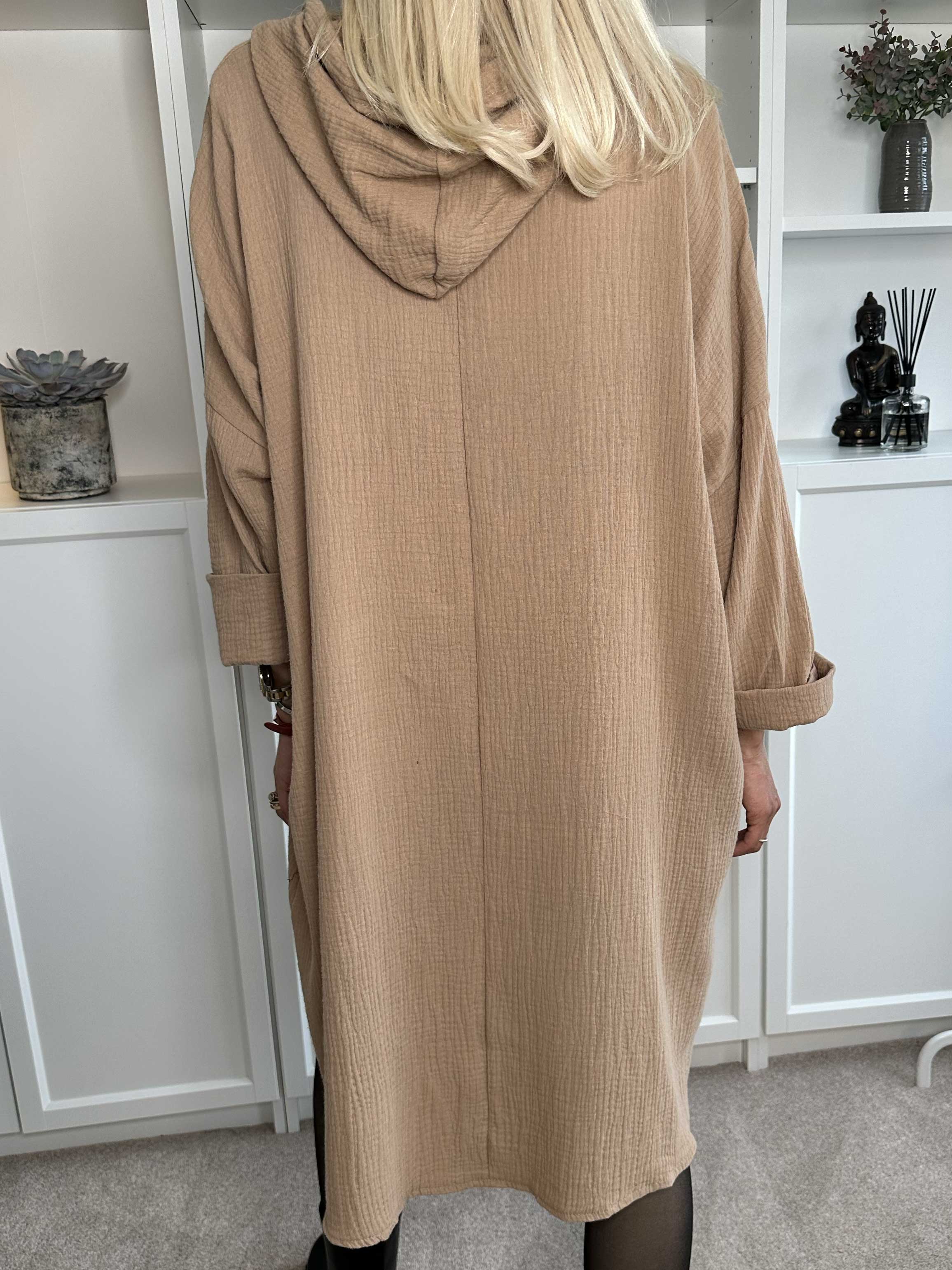 Caro - Mjuk oversized bomullsklänning med huva